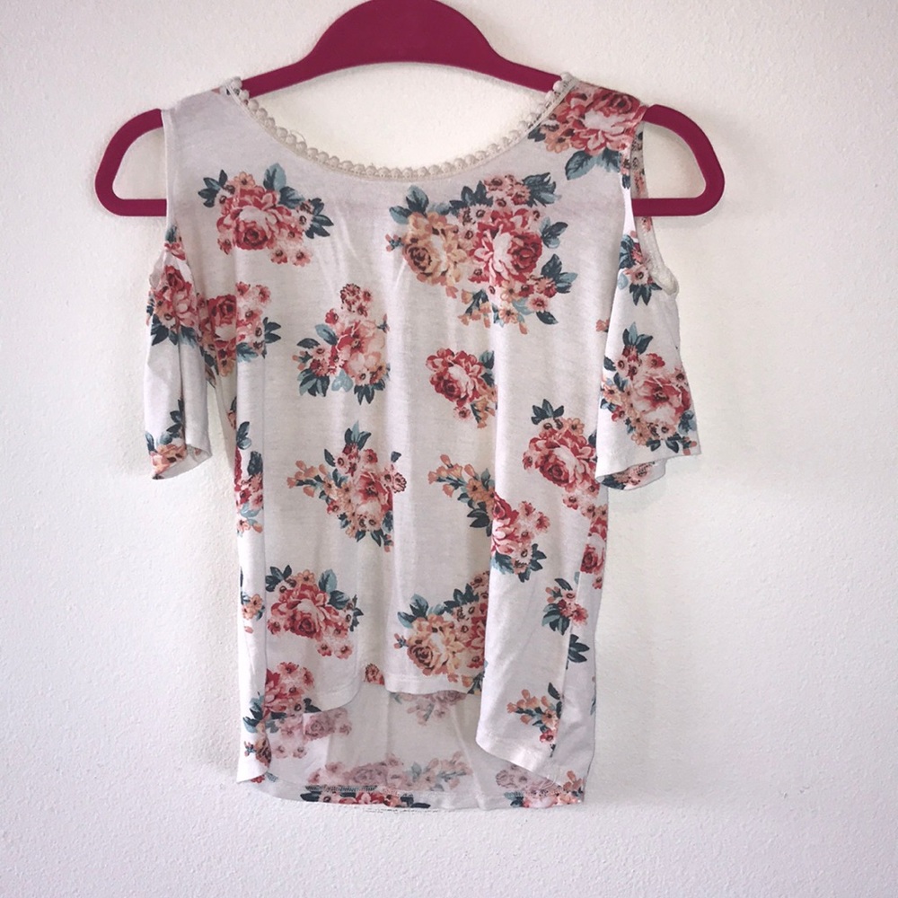 ❤️Full tilt floral t-shirt cold shoulder high/low